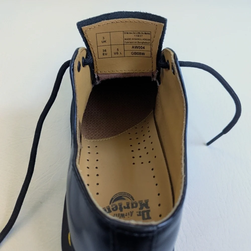 NEW Dr. Martens Boy's Girl's Classic Black Leather Shoes Size 5 Youth 1461